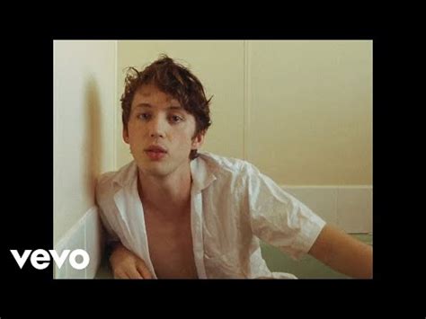 Troye Sivan Jokingly Reacts To His Leaked Nude Photo Perez Hilton