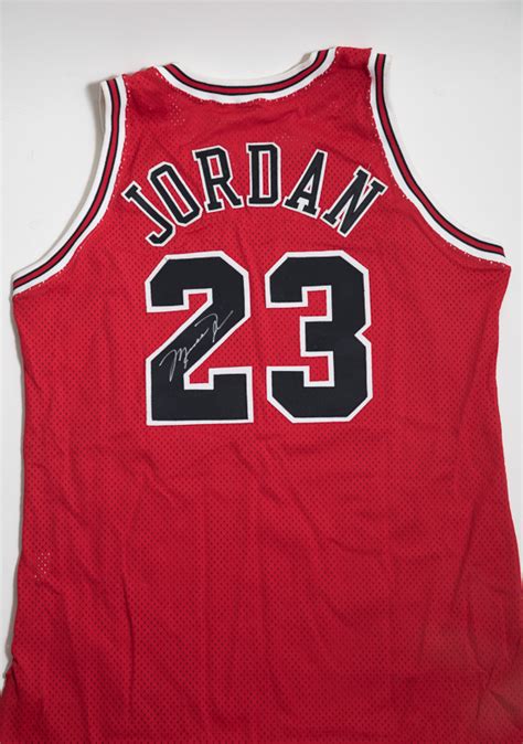 Lot Detail - Michael Jordan Signed Bulls Jersey - Upper Deck COA