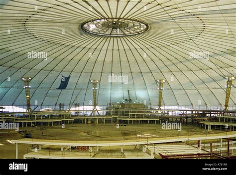 Inside the Millennium dome during construction January 1999 North ...