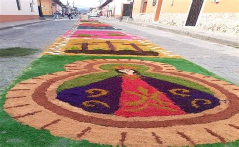 Fotos Coloridas Alfombras Adornan Las Calles Durante Semana Santa En