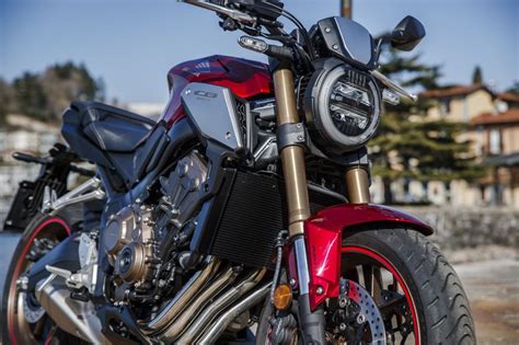 Honda Cb R Abs Triumph Trident Yamaha Mt Abs Prova