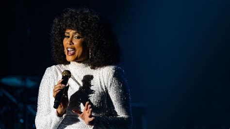 Belinda Davids Med A Tribute To Whitney Houston Festivalnyt