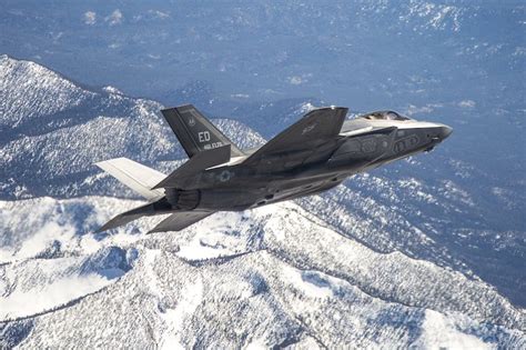 The F-35 Stealth Fighter Is Crammed With Electronics. It’s Up to GE ...