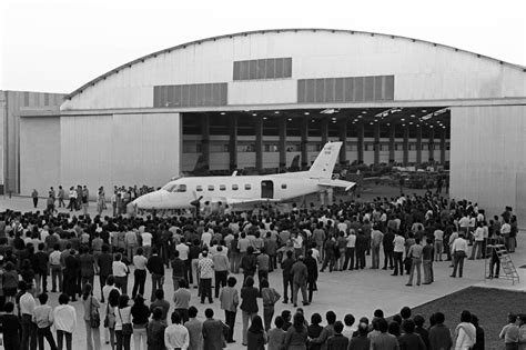 Avi O Bandeirante Da Embraer Completa Anos Em Opera O Asas