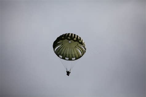 Paraquedista Na Guerra Foto De Stock Imagem De Saltador 44805408