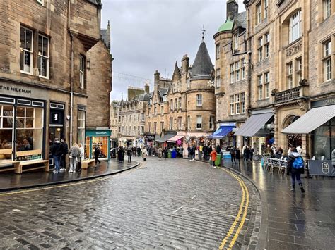 How To: Edinburgh Airport to City Centre by Tram, Bus or Taxi