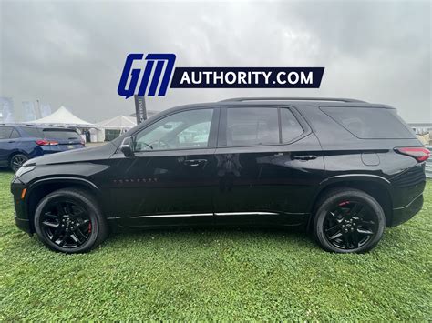 2022 Chevrolet Traverse Premier Redline Edition Mosaic Black Metallic