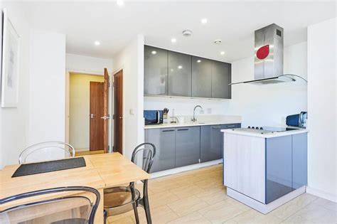 Devonshire House Putney Hill Putney 2 Bed Flat 625 000