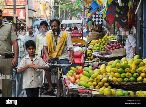 Shopping street around Chandni Chowk Stock Photo - Alamy