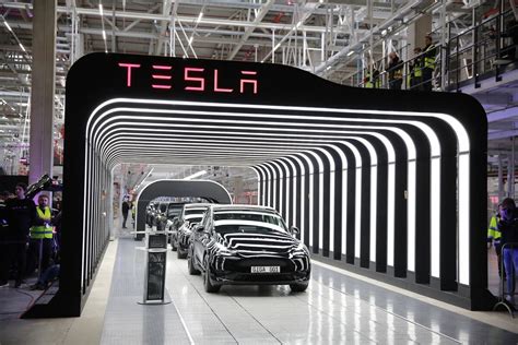 Tesla Unveils 25K Electric Car Strategy With Unboxed Manufacturing