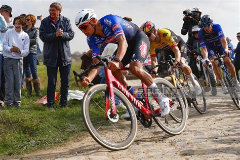 Parigi Roubaix Van Der Poel Abile Da Prendersi Anche La Fortuna