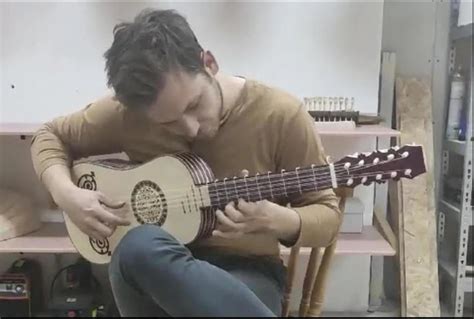 Busova Ka Hand Made Gitara Prepoznata U Paniji Ali Ne I U Bosni I