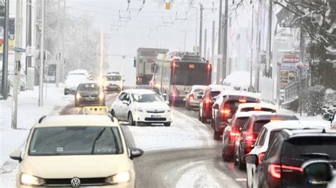 Solingen Schnee Sorgt F R Unf Lle Und Verkehrsbehinderungen Am Montag