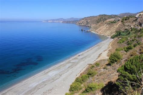 Conoce La Playa De Las Alberquillas Nerja