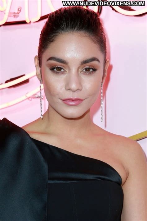 Vanessa Hudgens Emmy Awards Paparazzi Party Babe Posing Hot Awards