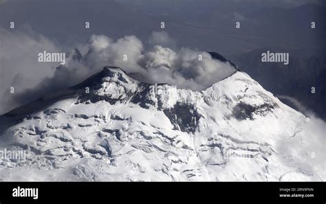 Cotopaxi Image Prise Le Ao T Montre Le Crat Re Du Volcan