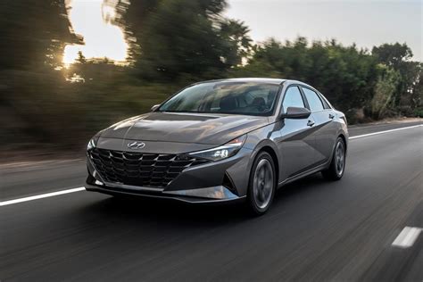 2021 Hyundai Elantra Hybrid is a nifty, thrifty sedan - Roadshow