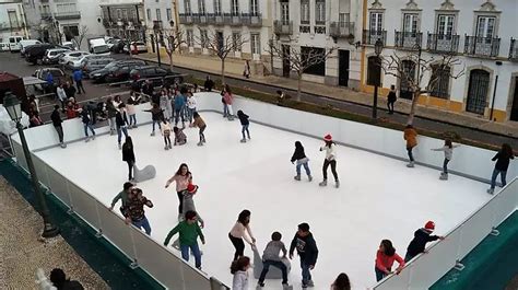 O MIRANTE Pista de gelo comboio natalício e tenda do Pai Natal em