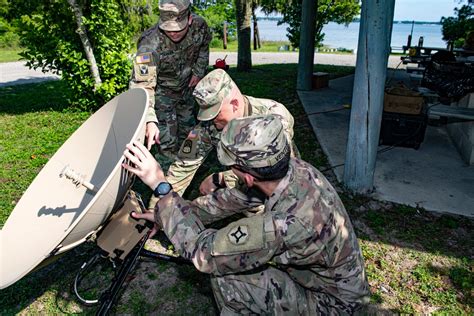 Dvids News Florida Guardsmen Attend Signal University To Train On