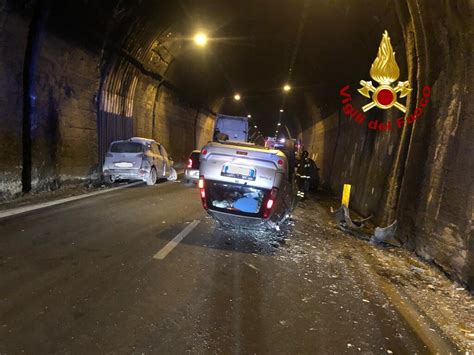 INCIDENTE SOTTO LA GALLERIA DI SOLOFRA DUE FERITI DONNA RICOVERATA IN