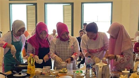 Ketua TP PKK Tomohon Jeandarc Karundeng Raih Juara 2 Cooking Class Di