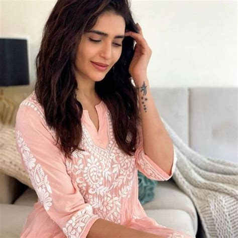 khatron  khiladi  contestant karishma tanna  gorgeous