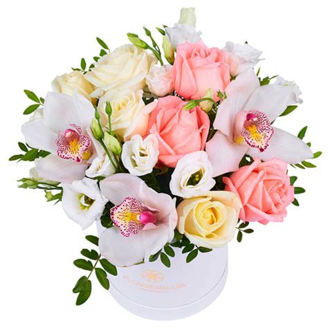 Цветы в коробке - купить в Киеве. Заказать букет в коробке на Flowers.ua