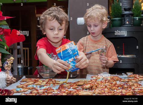 Blonde jungen Fotos und Bildmaterial in hoher Auflösung Alamy