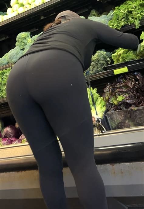 Latina In Leggings Thick Booty Bending Over Faceshot Video Vpl Spandex Leggings Yoga