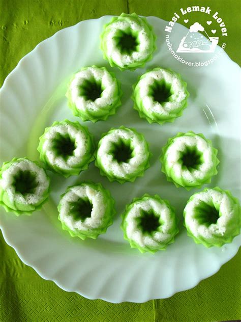 Nasi Lemak Lover Puteri Ayu Steamed Mini Pandan Sponge Cake Launch