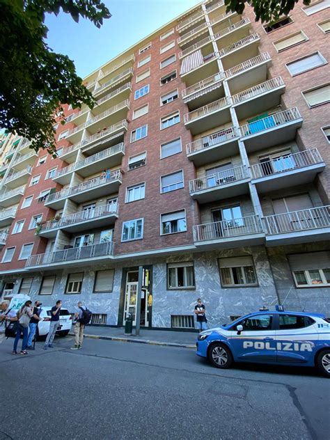 Torino Donna Accoltella A Morte La Madre E Si Suicida Gettandosi Dal