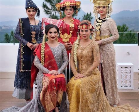 Model Baju Pengantin Batak 2020 Elegan Banget 12 Kebaya Pernikahan