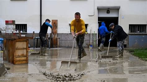 Italy cleans up following deadly floods | CBC News