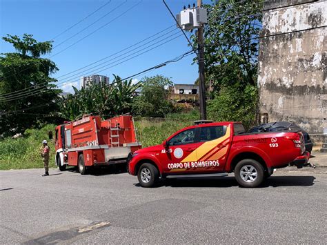 Incêndio Atinge Casa Abandona No Bairro Praça 14 Zona Sul De Manaus