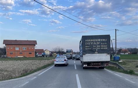 Info Bijeljina Sudar Tri Vozila Na Putu Bijeljina Ugljevik FOTO