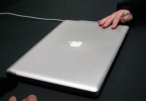 First Look Unibody Macbook Pro With Photos And Video Appleinsider