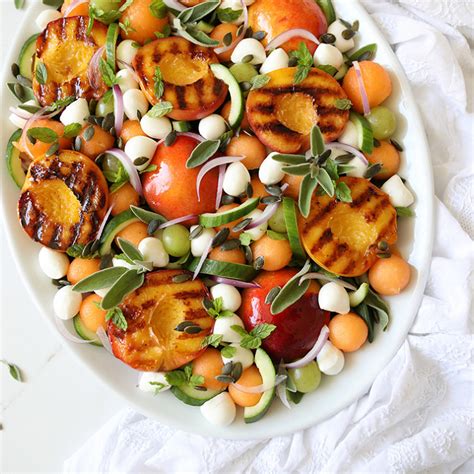 Salade De Melon Pêches And Burrata