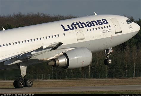 D Aiak Airbus A B Lufthansa Michal Wallo Jetphotos