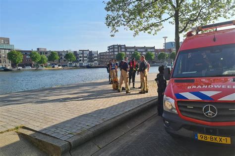 Zoekactie Na Melding Persoon Te Water Coolhaven In Rotterdam