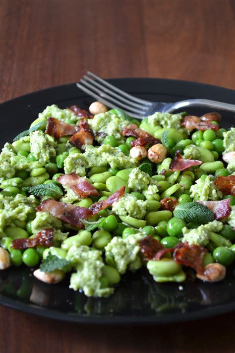 Simple comme une salade croquante de fèves et petits pois