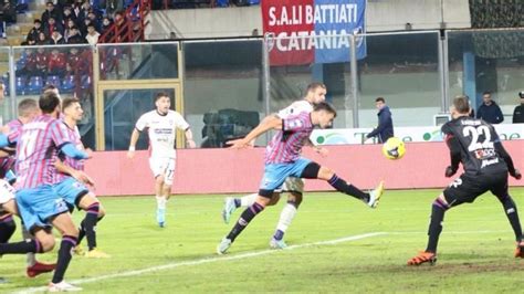 Scintille Di Coppa Italia Tra Catania E Crotone Passano I Siciliani Ai