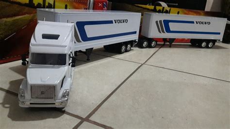 Full Doble Remolque Volvo Vn Caja New Ray Escala