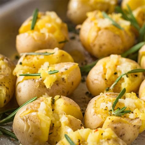 Patatas Al Horno Con Ajo Y Romero