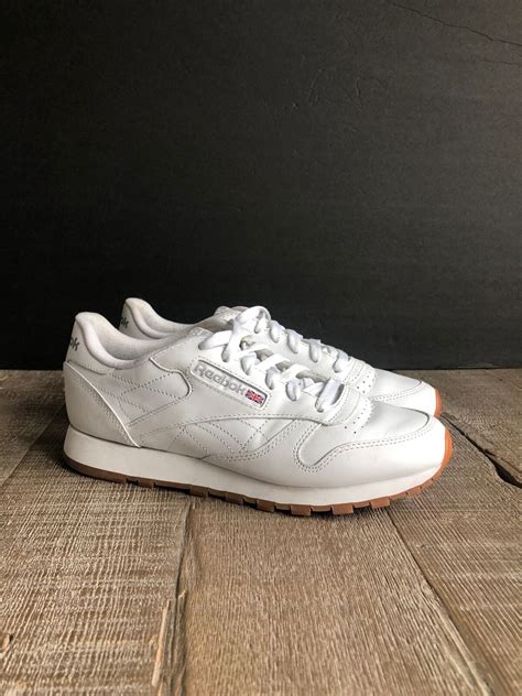 REEBOK women white leather Classic Shoes size 7.5 - Gem