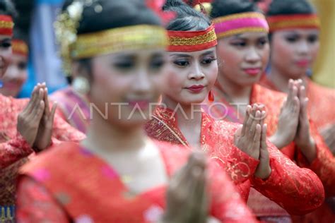 Tari Rekor Muri Antara Foto