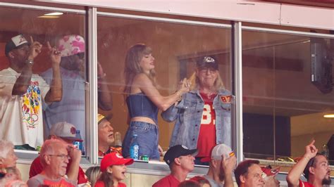 Donna Kelce has hat with tributes to Taylor Swift, Travis Kelce – NBC ...