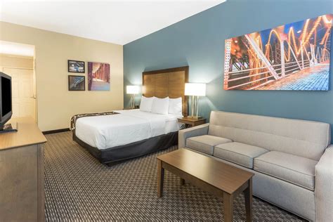 La Quinta Inn & Suites by Wyndham Chicago Downtown | Chicago, IL Hotels