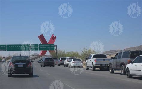 Se Registran Largas Filas De Autos En El Puente Libre