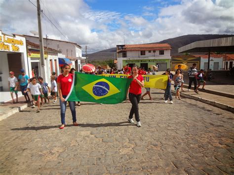 Colégio Estadual Rodolfo de Abreu PASSEATA PELAS RUAS DE CARAGUATAI