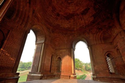 The Alai Darwaza Qutb Minar The Alai Darwaza Is The Main Flickr